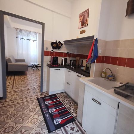 Petit Appart Entier Au Coeur Des Remparts - Netfix Et Connection Fibre Gratuits Carpentras Extérieur photo