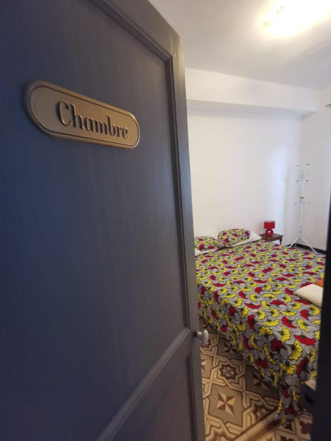 Petit Appart Entier Au Coeur Des Remparts - Netfix Et Connection Fibre Gratuits Carpentras Extérieur photo