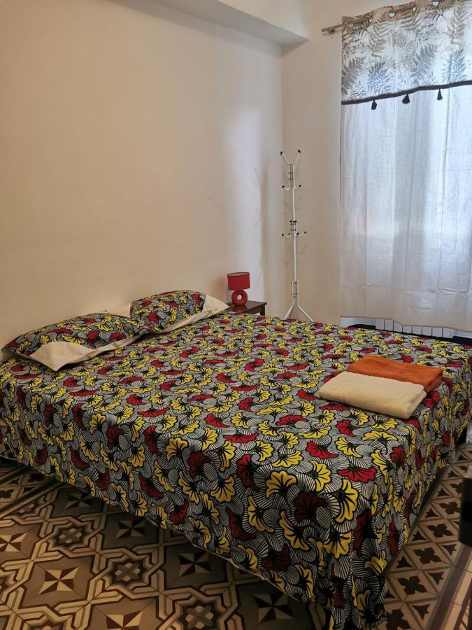 Petit Appart Entier Au Coeur Des Remparts - Netfix Et Connection Fibre Gratuits Carpentras Extérieur photo