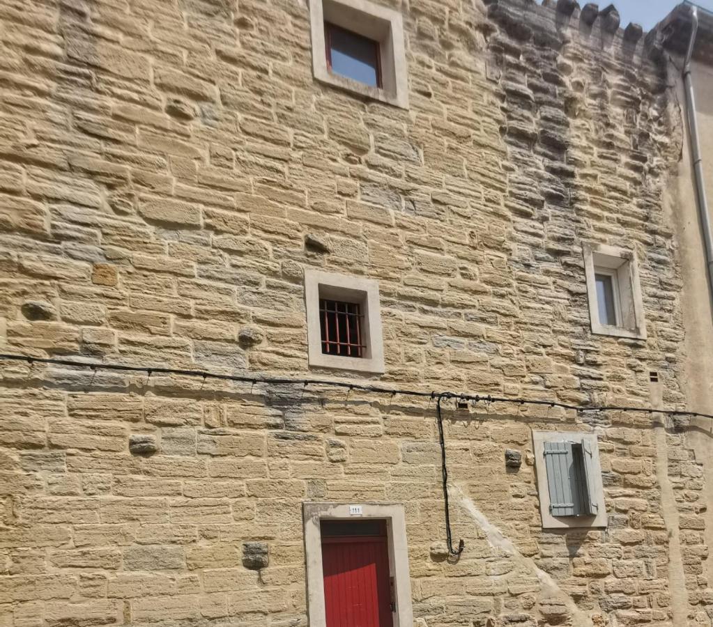 Petit Appart Entier Au Coeur Des Remparts - Netfix Et Connection Fibre Gratuits Carpentras Extérieur photo