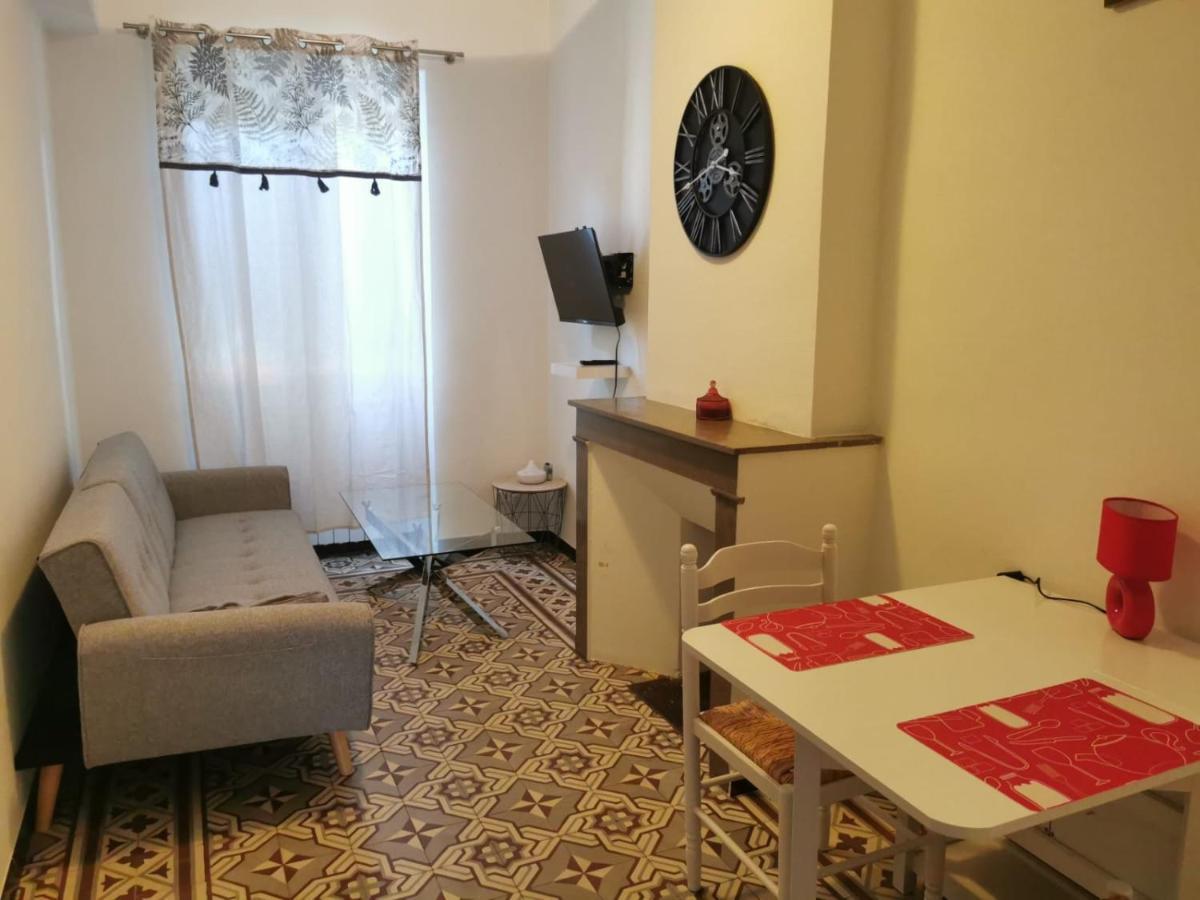 Petit Appart Entier Au Coeur Des Remparts - Netfix Et Connection Fibre Gratuits Carpentras Extérieur photo