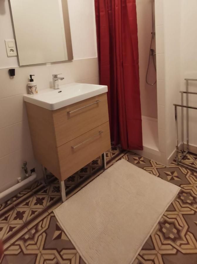 Petit Appart Entier Au Coeur Des Remparts - Netfix Et Connection Fibre Gratuits Carpentras Extérieur photo