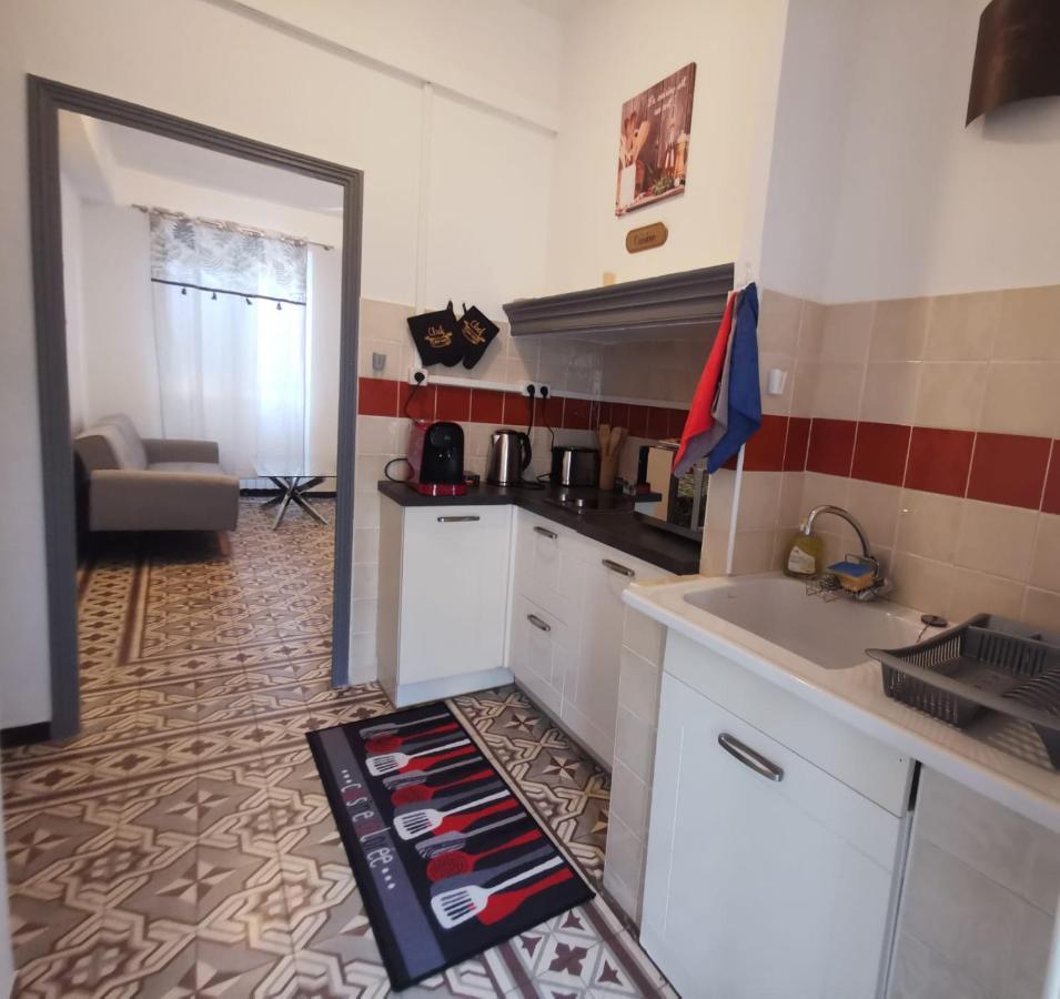 Petit Appart Entier Au Coeur Des Remparts - Netfix Et Connection Fibre Gratuits Carpentras Extérieur photo