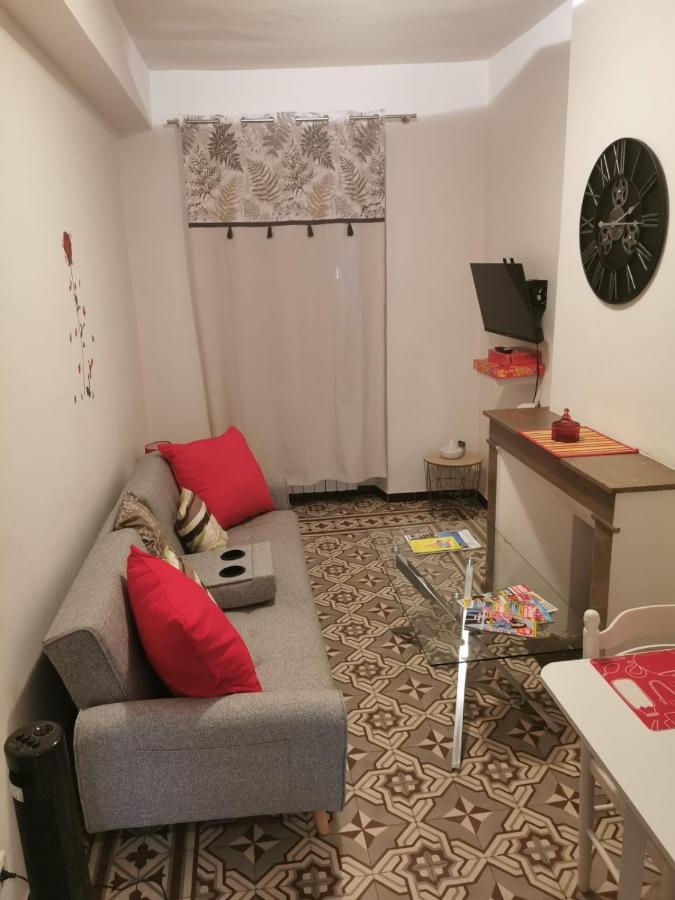 Petit Appart Entier Au Coeur Des Remparts - Netfix Et Connection Fibre Gratuits Carpentras Extérieur photo