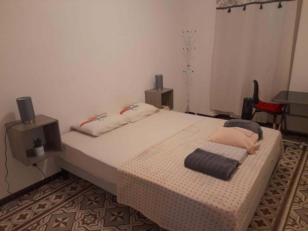 Petit Appart Entier Au Coeur Des Remparts - Netfix Et Connection Fibre Gratuits Carpentras Extérieur photo